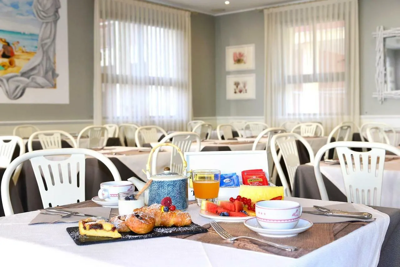 Hotel La Conchiglia Bellaria-Igea Marina 3*,  Italy